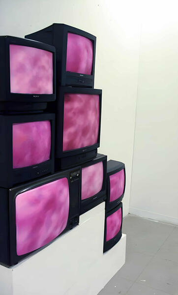 NicolasKaragiannis, art contemporain, artiste peintre, création artistique | Contemporary art, painter, artistic creation, céramiques, installations, télévisions, rose, pink